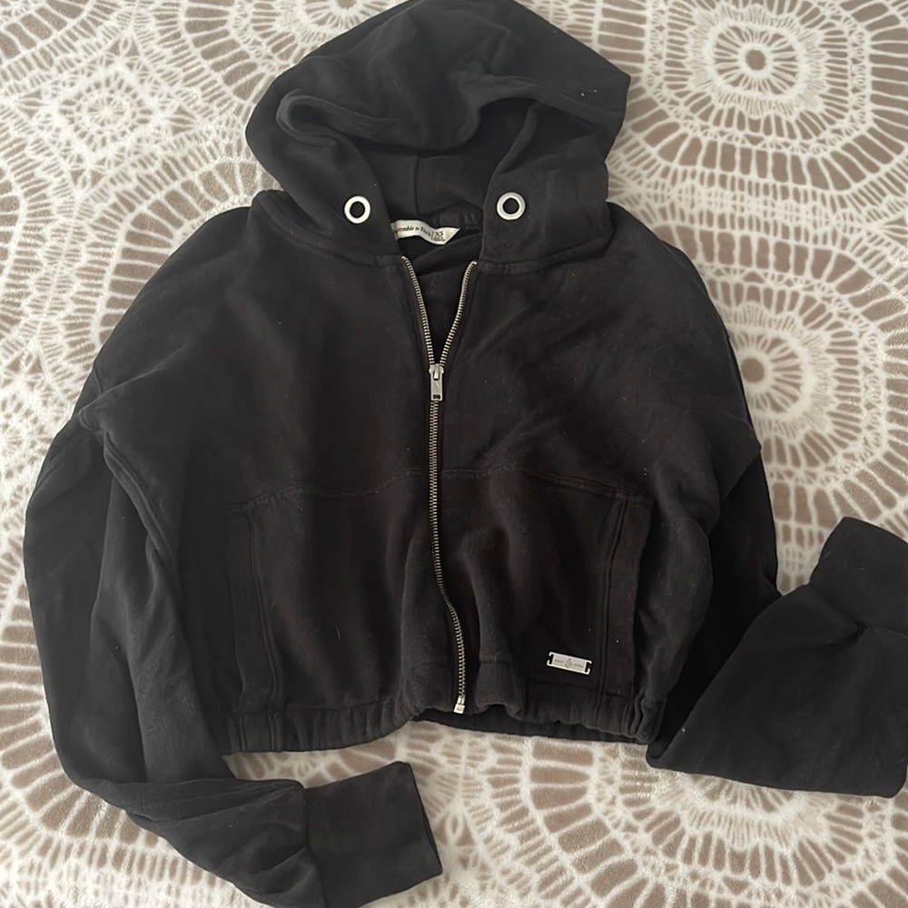 Black cropped full zip hoodie